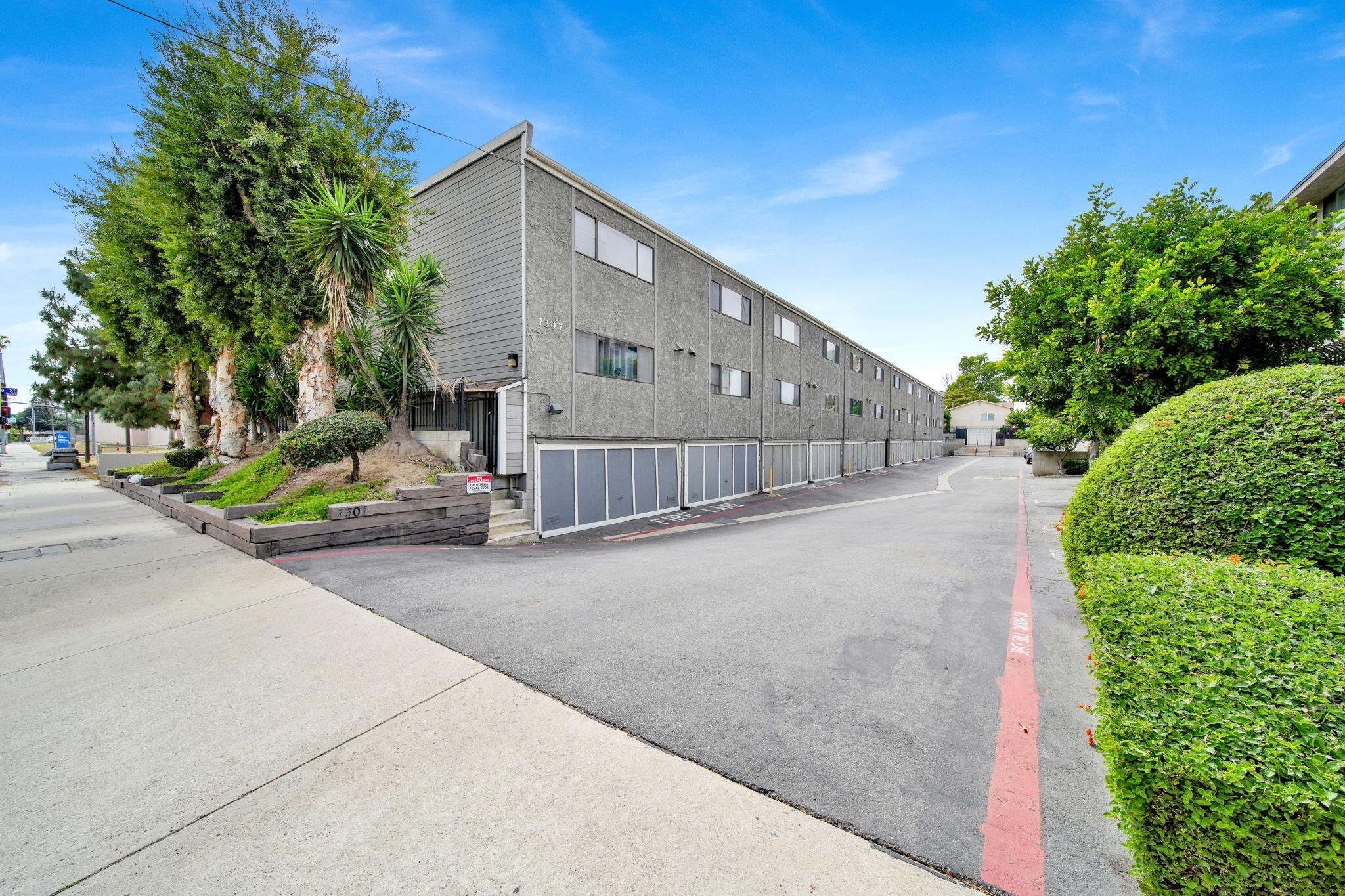 Van Nuys Condo: 7307 Haskell Avenue