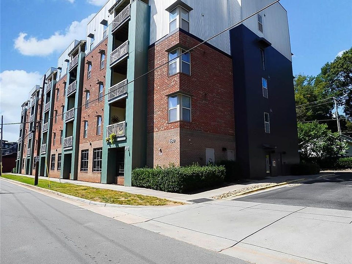 Charlotte House: 630 Calvert St