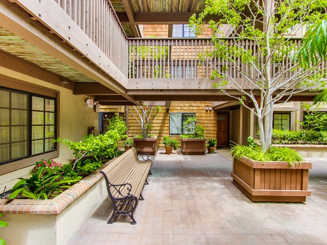 La Jolla Townhome: 8860 Villa La Jolla Dr. #218