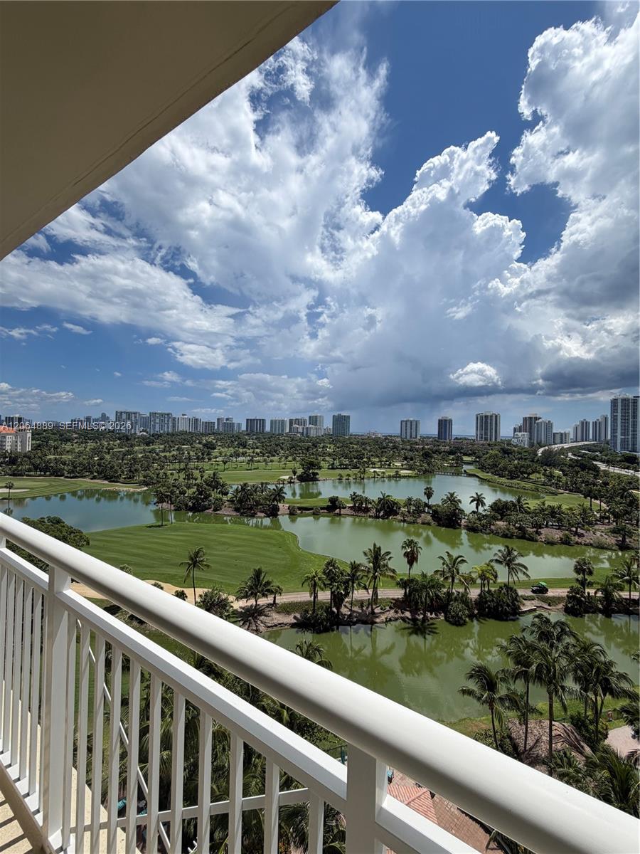Aventura Condo: 19501 W Country Club Dr # 1215, Aventura FL 33180