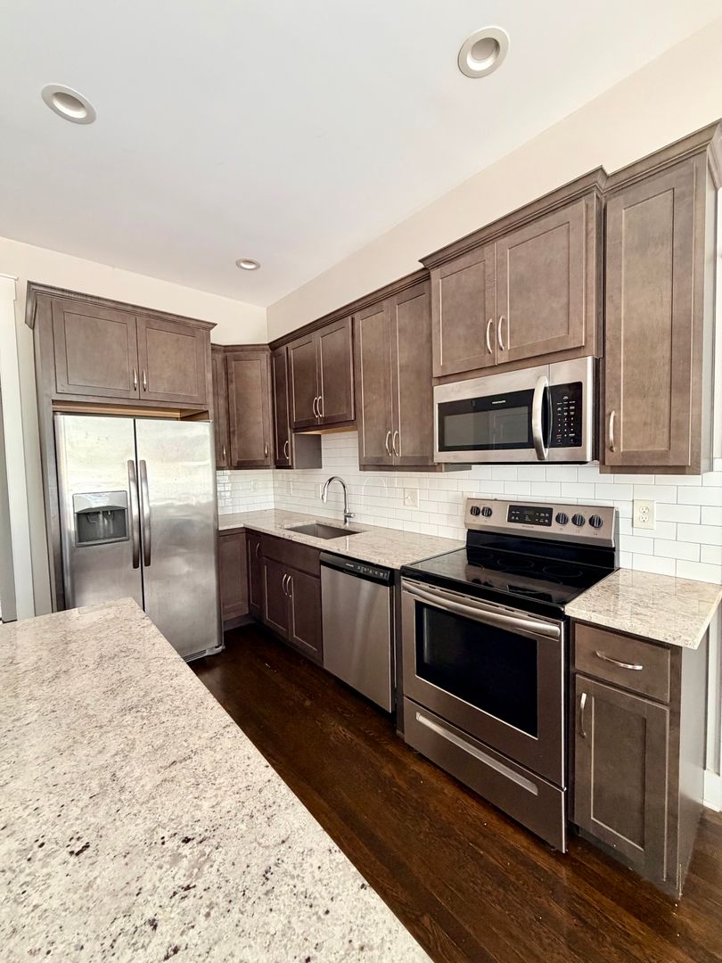 Lexington Condo: 201 East Fifth Street