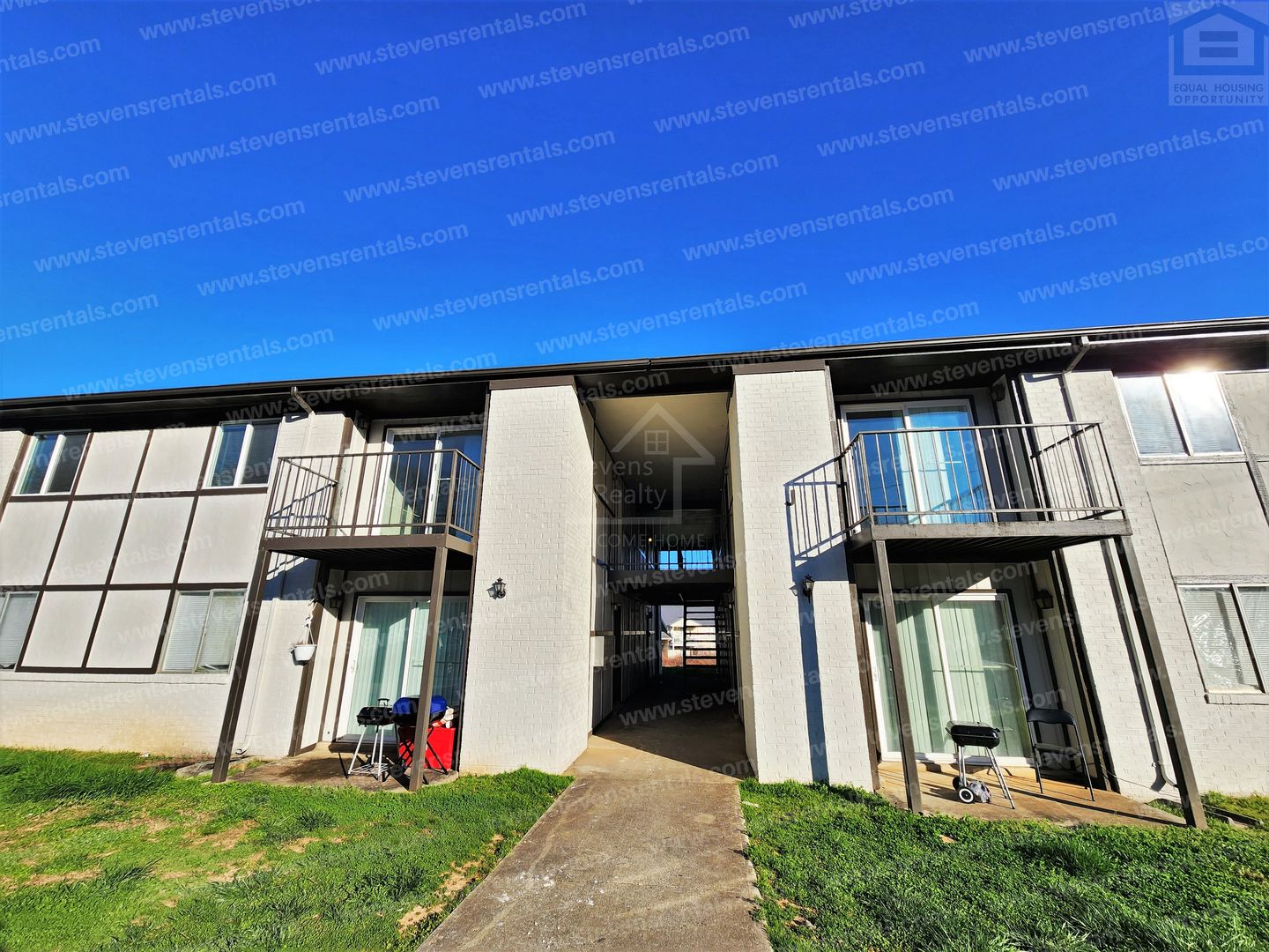 Mcminnville Apartment: 235 Vinewood Rd