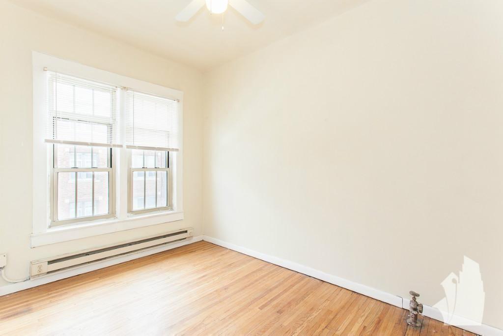 Chicago Condo: 624 West Barry Avenue
