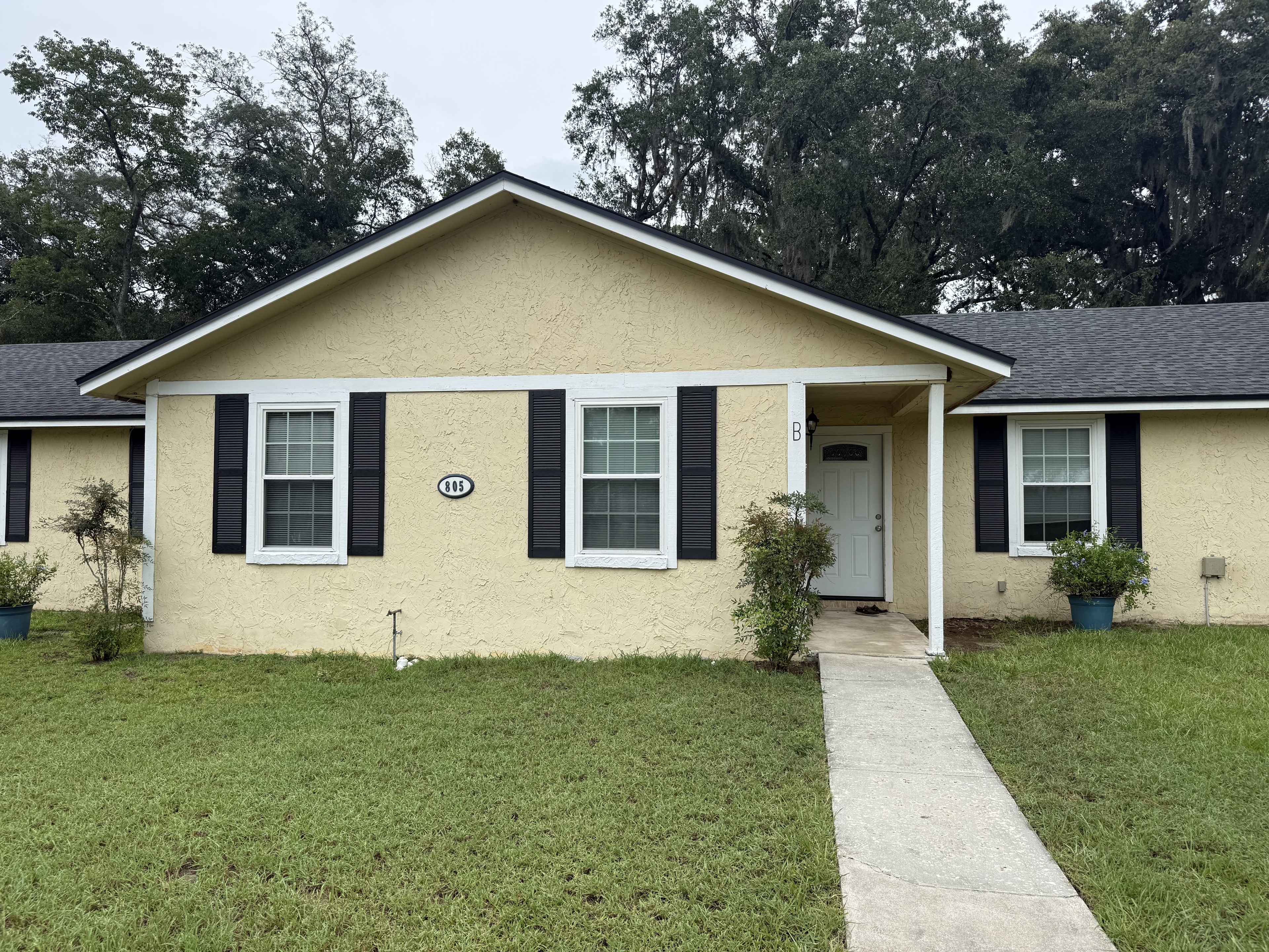 Orange Park House: 805 Meadowbrook Dr