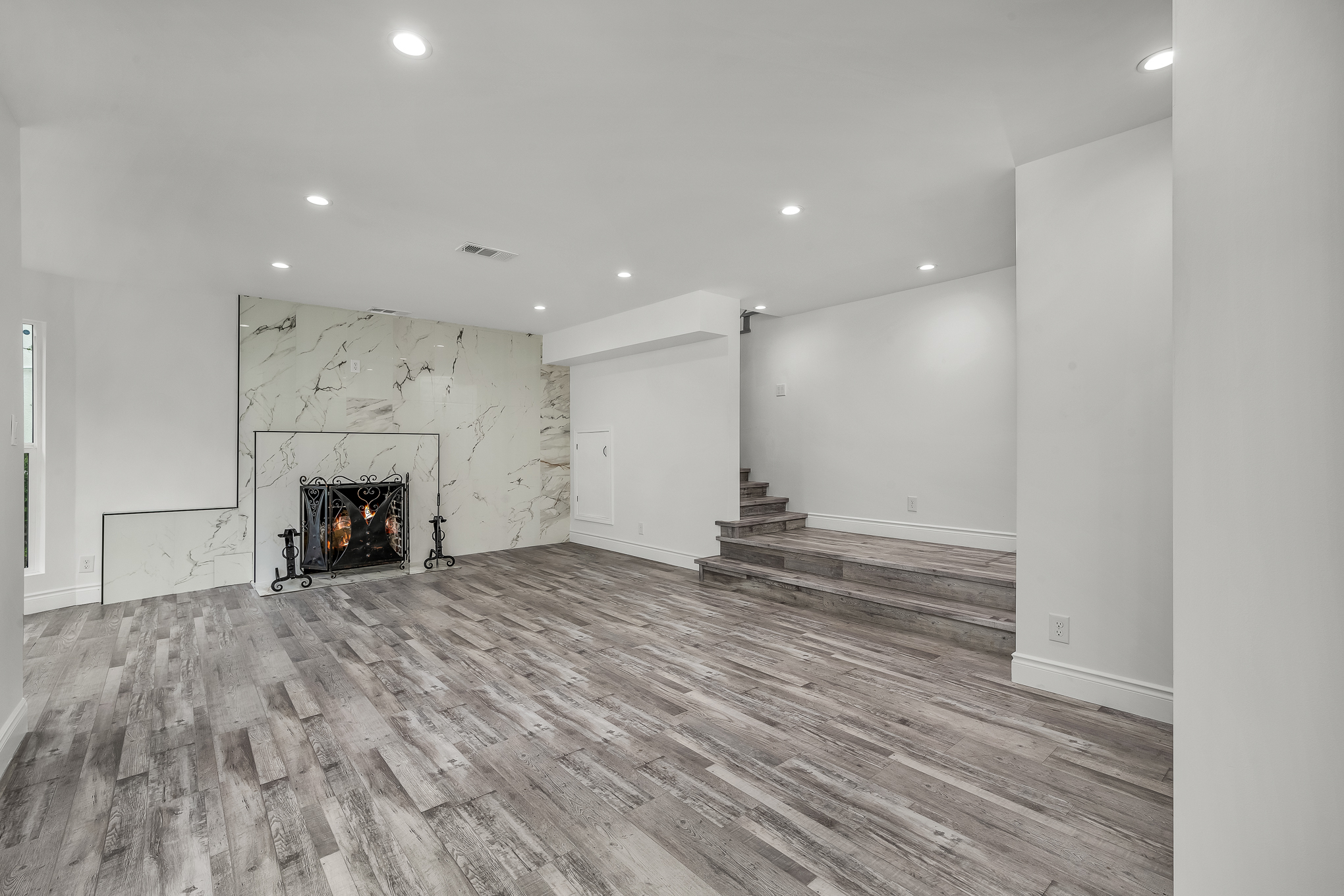 Beverly House: 9848 Portola Dr