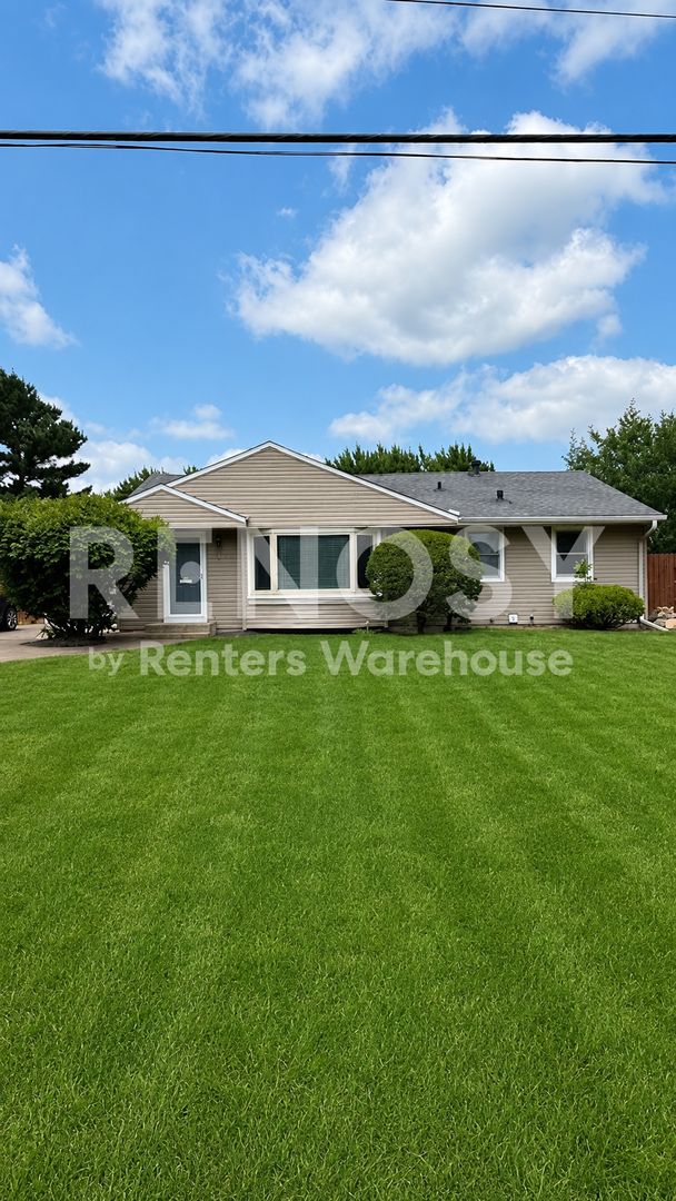Bloomington House: 8442 Haeg Dr