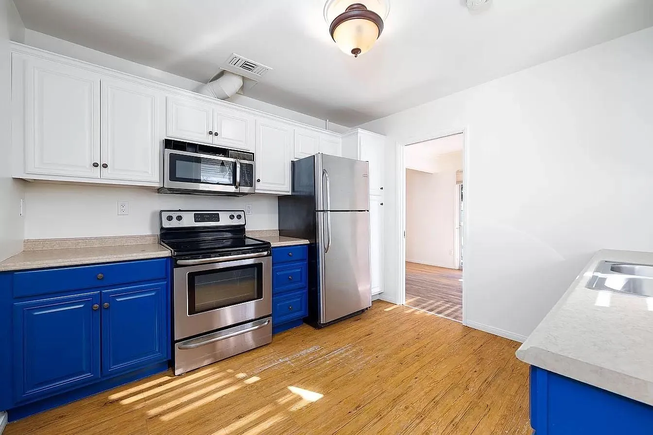 La Mesa House: 6985 Wisconsin Ave