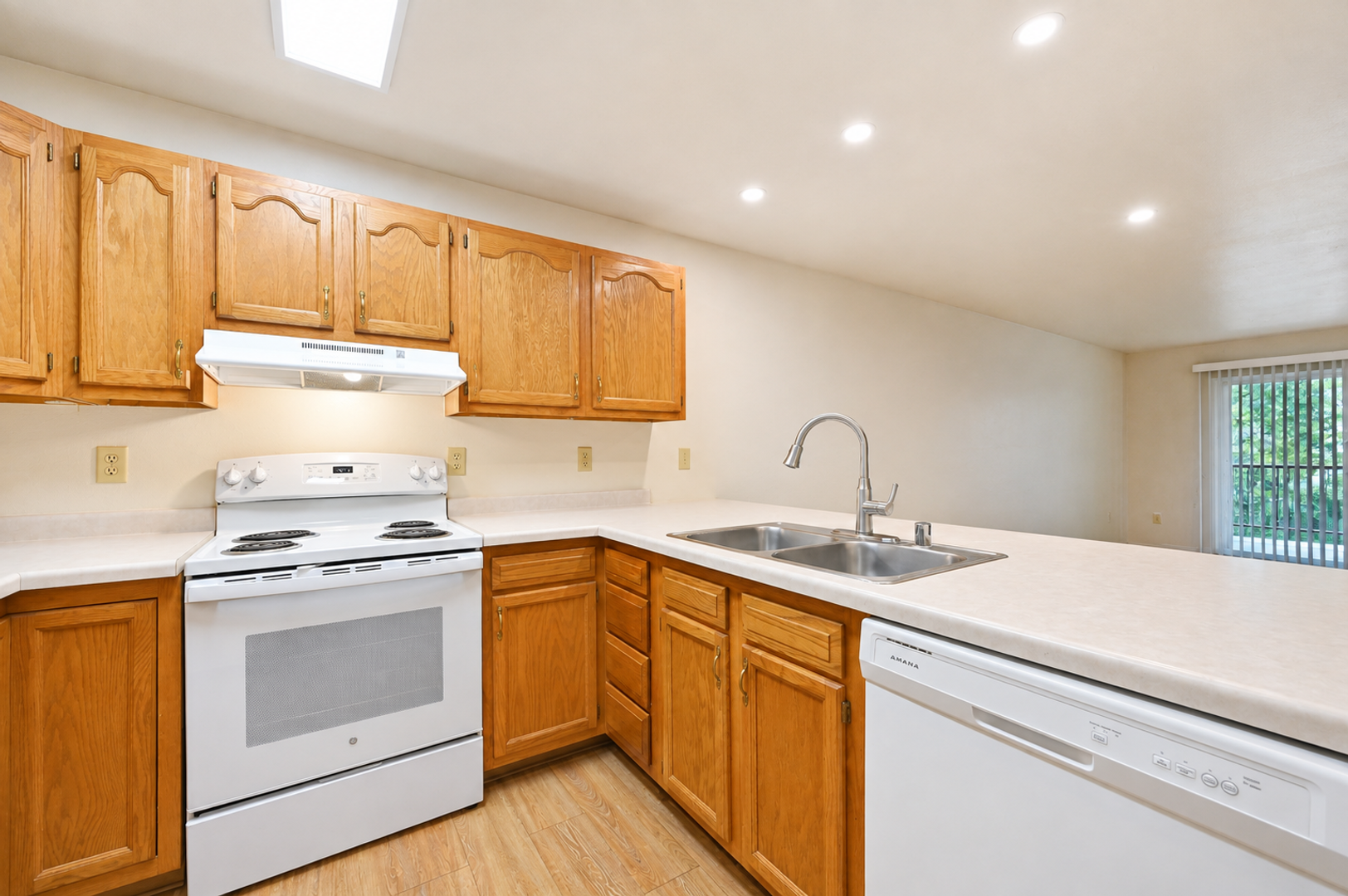 Madison Apartment: 1609 N Thompson Dr