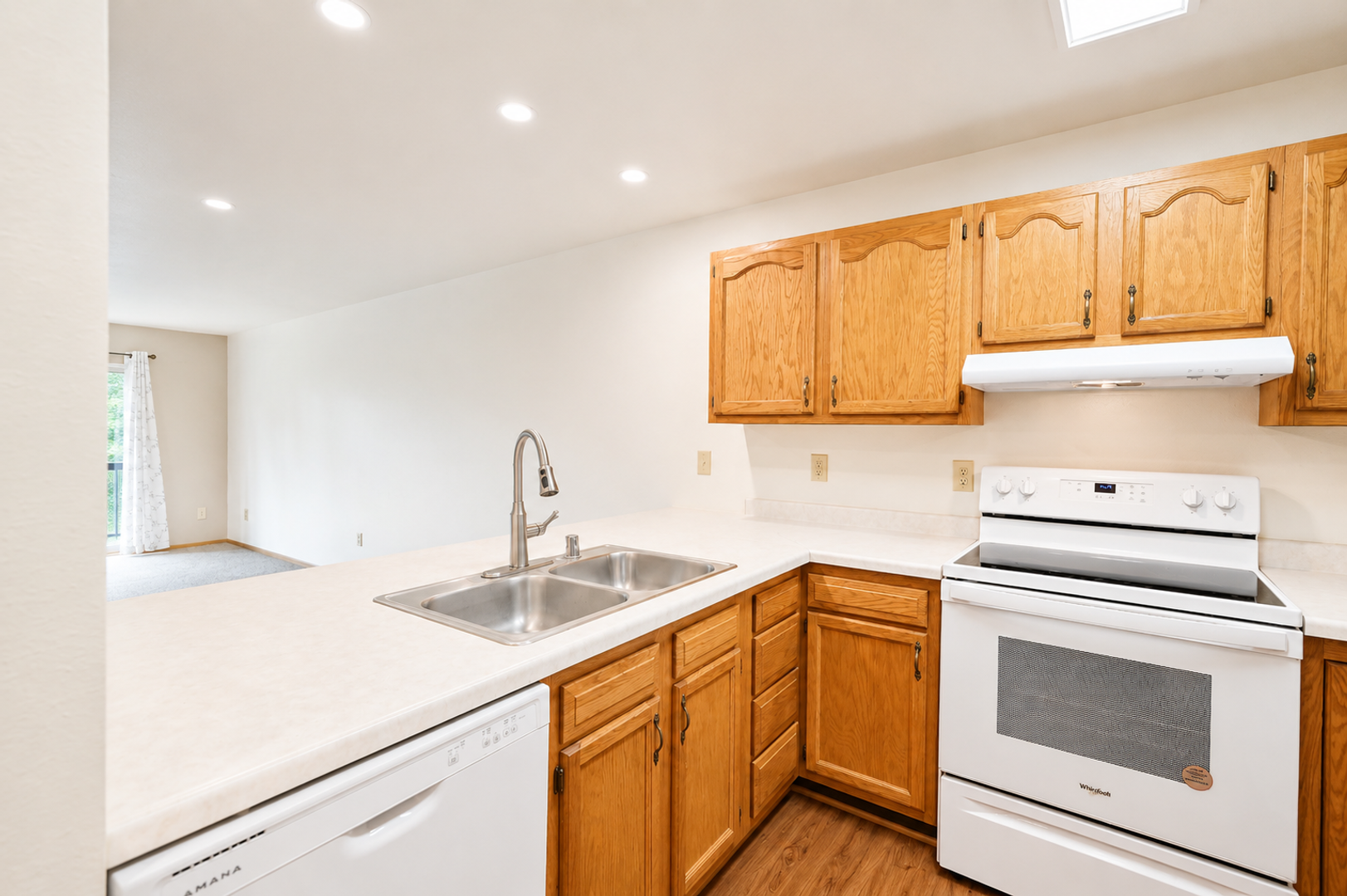 Madison Apartment: 1609 N Thompson Dr