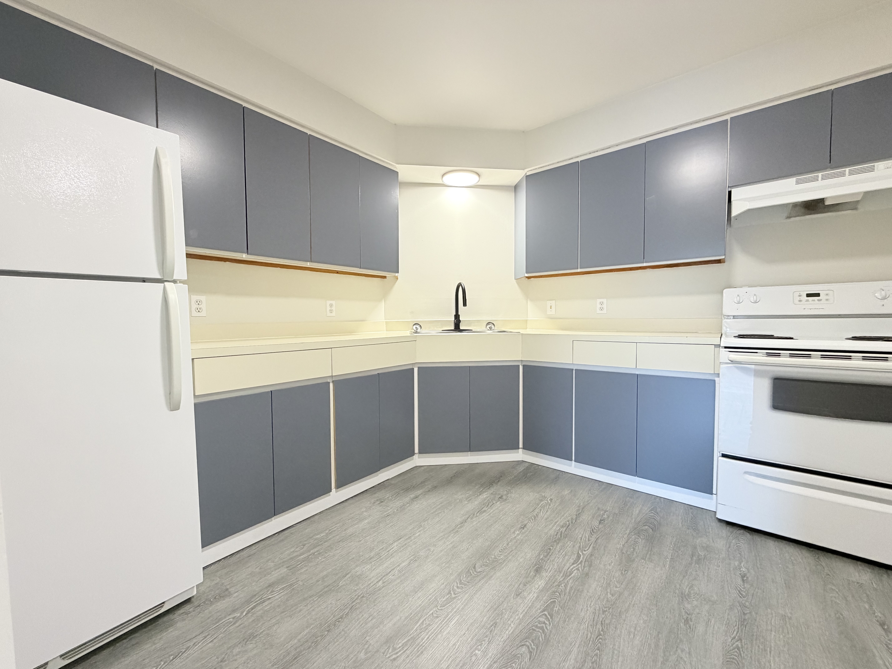 Kingsville Condo: 10 Pearl St W