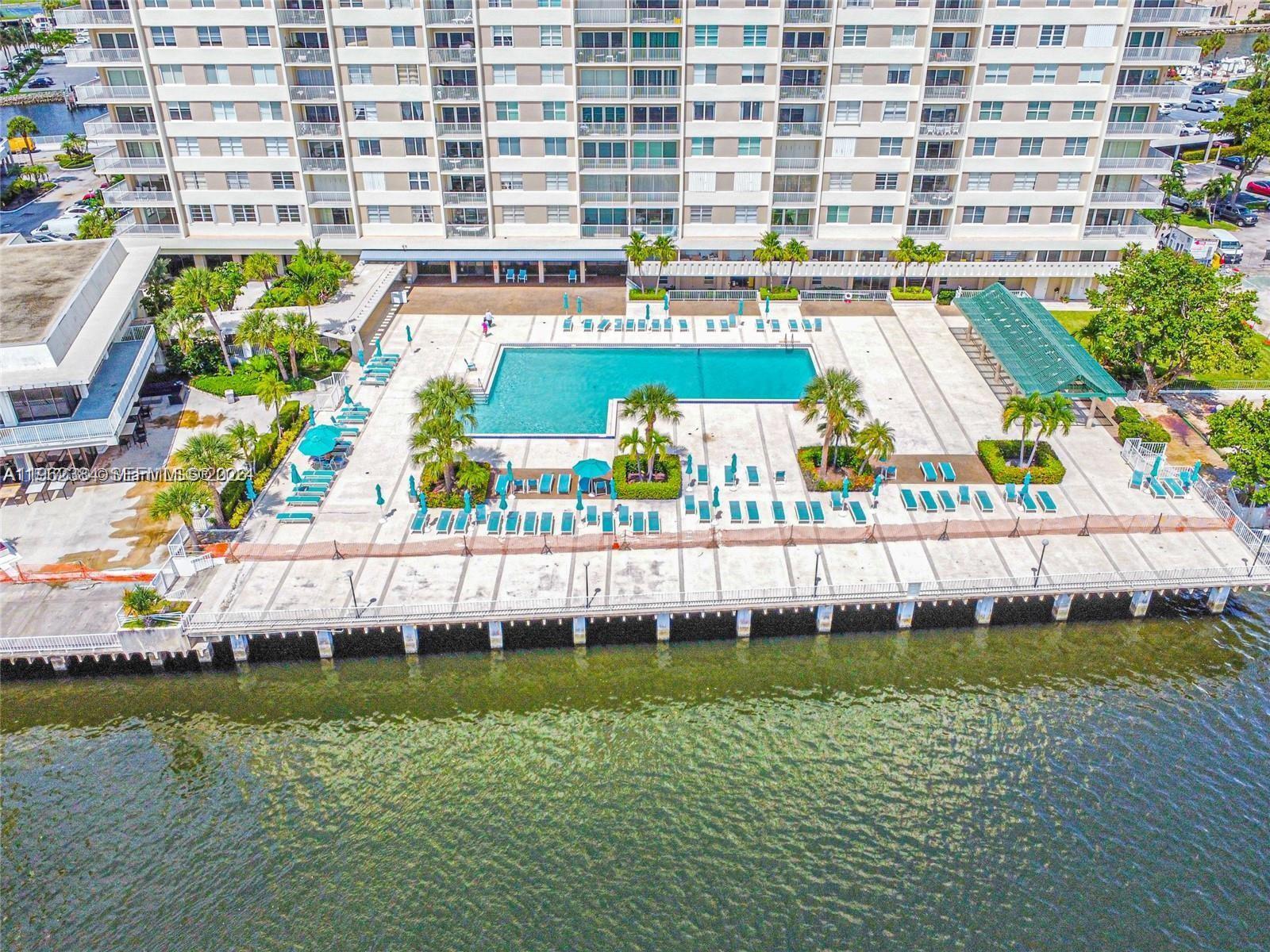 Sunny Isles Beach Condo: 300 Bayview Dr # 707, Sunny Isles Beach FL 33160