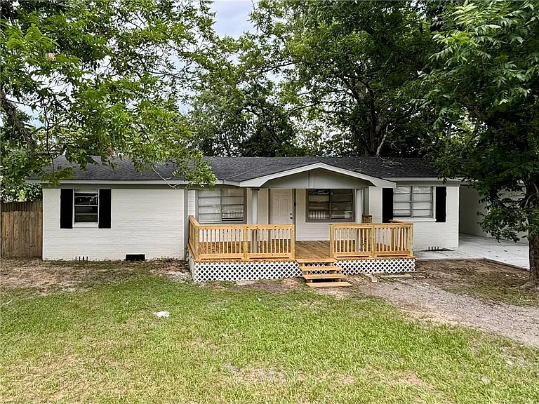 Mobile House: 466 Pinehill Dr