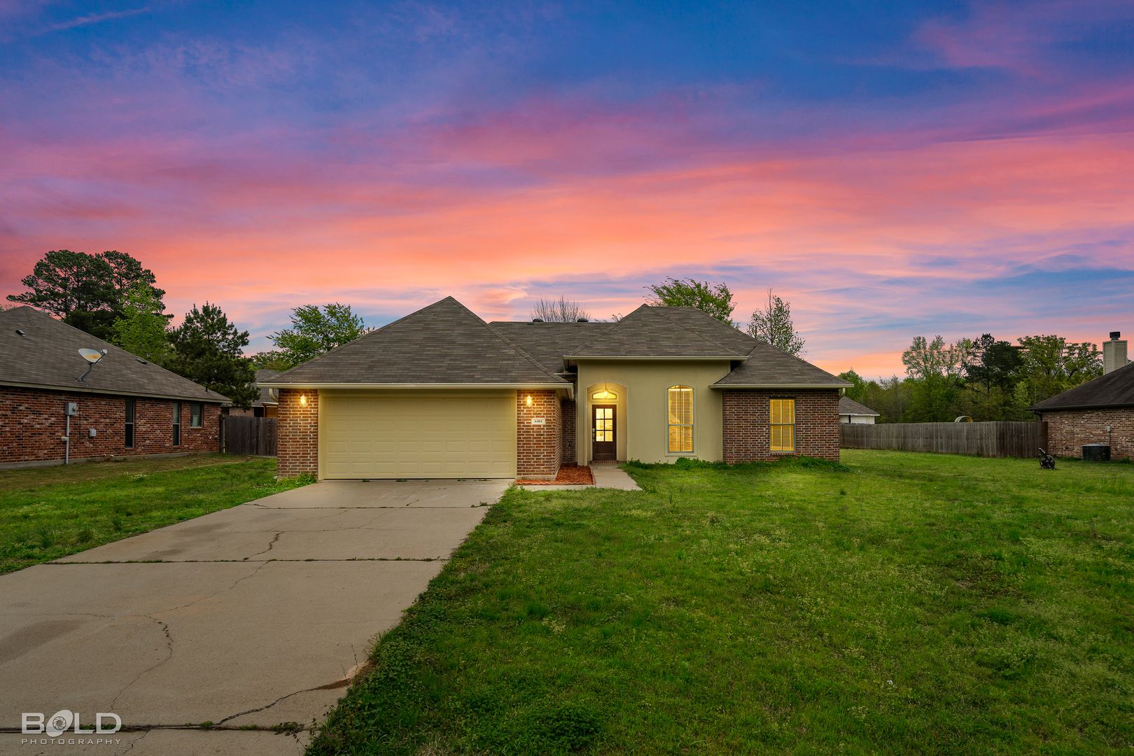 Shreveport House: 6484 Soda Point Drive