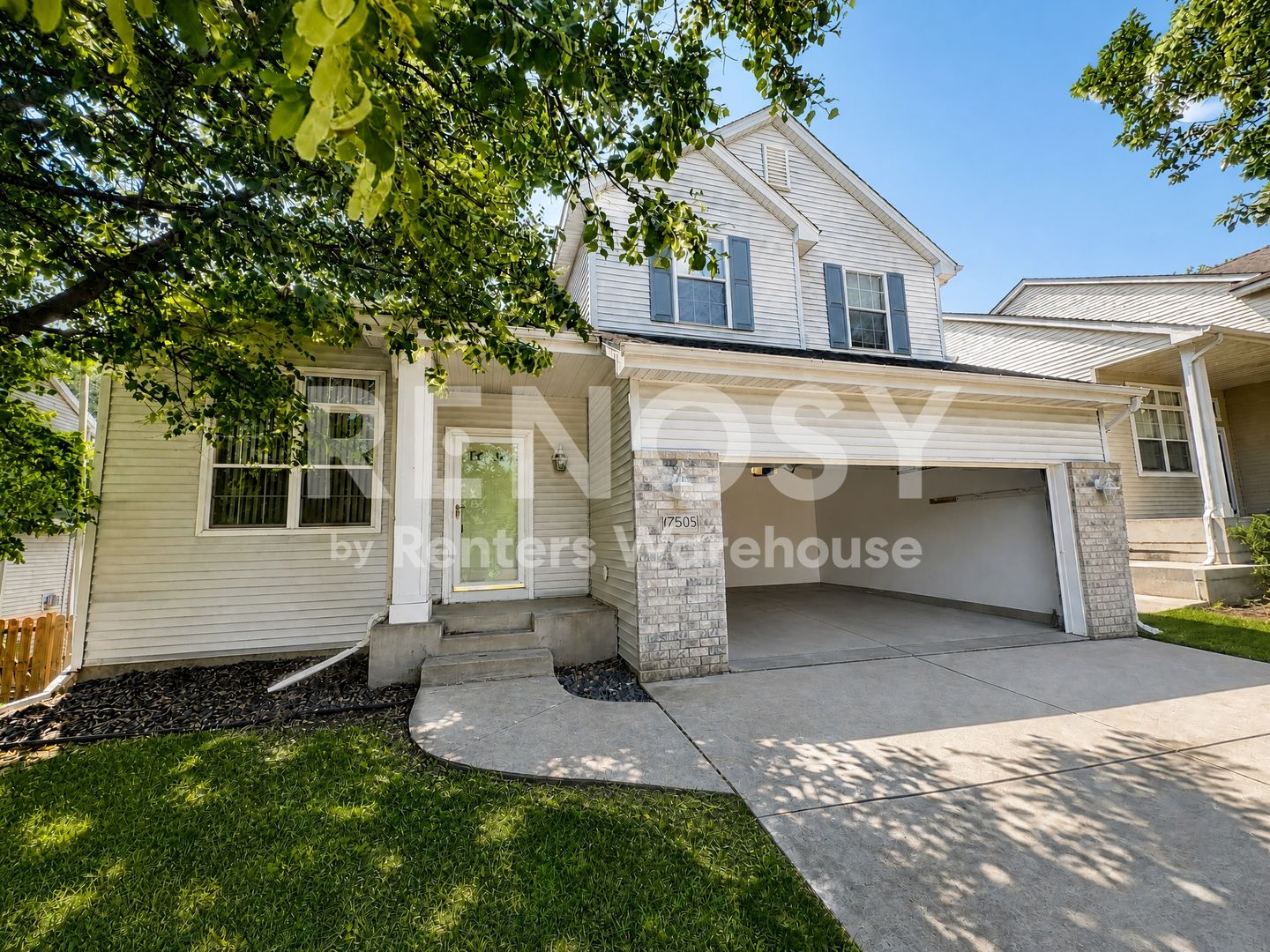 Plymouth House: 17505 48th Place N