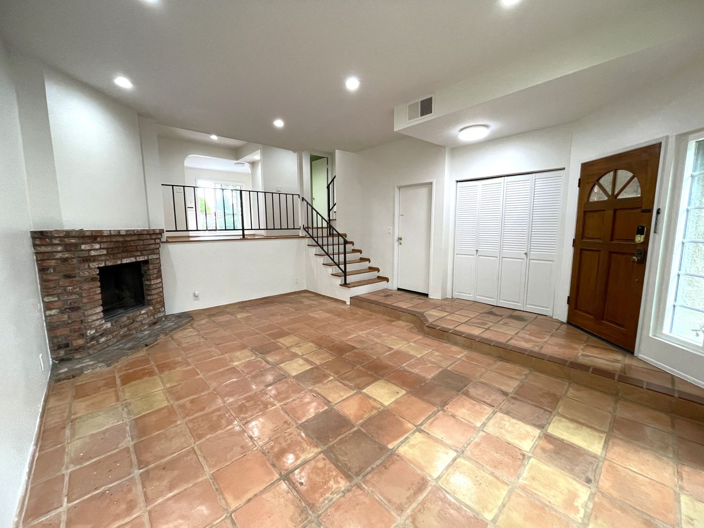 Lake Balboa House: 7100 Balboa Blvd