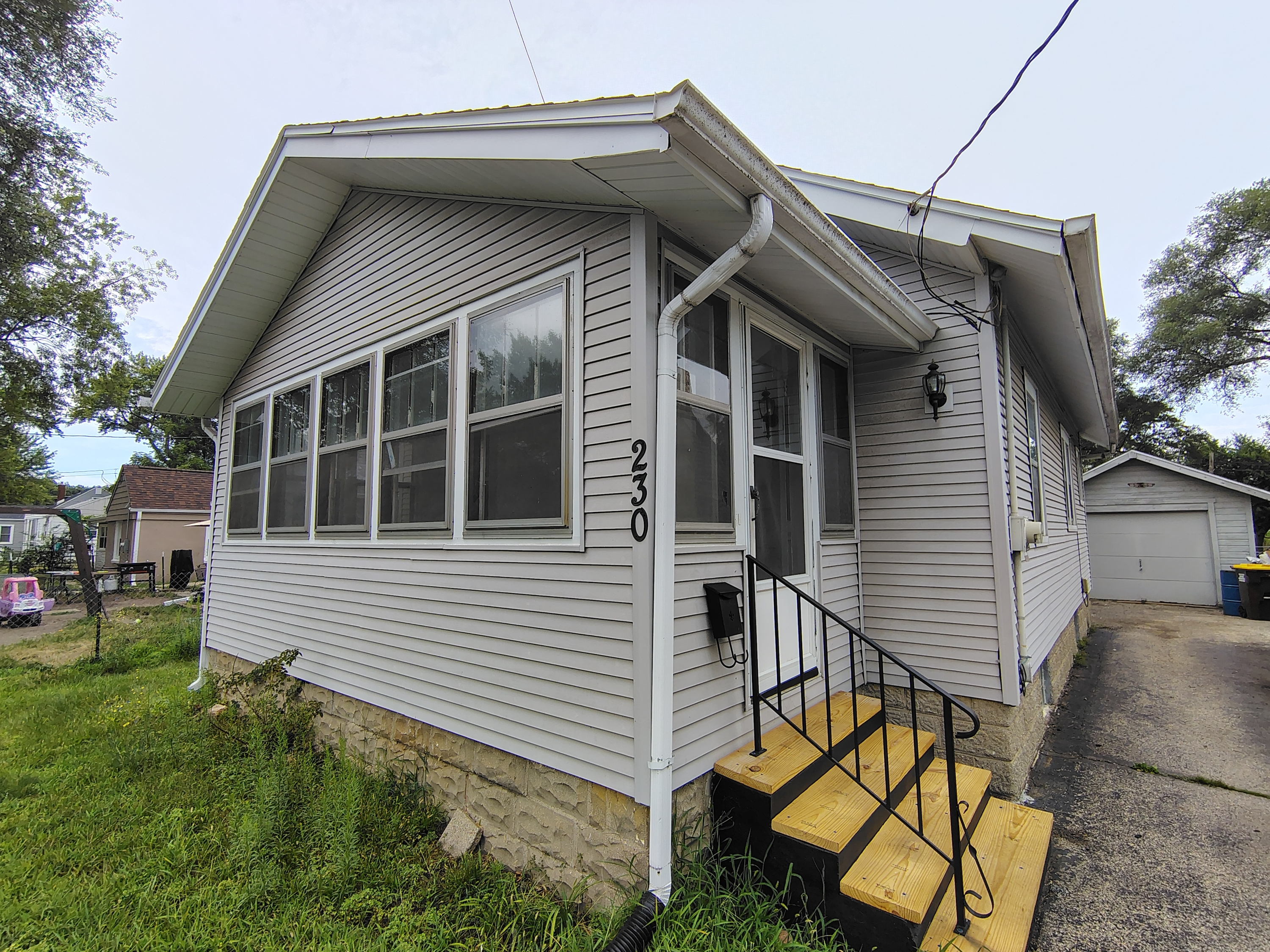 Loves Park House: 230 Sheridan Dr