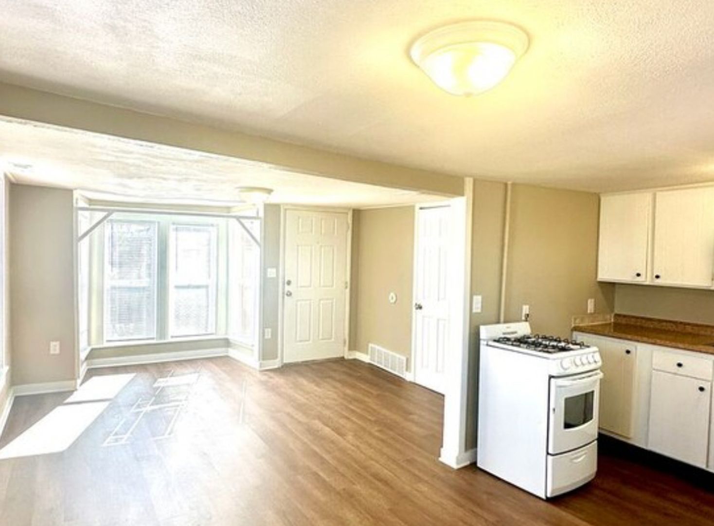 Colorado Springs Apartment: 910 Sahwatch St