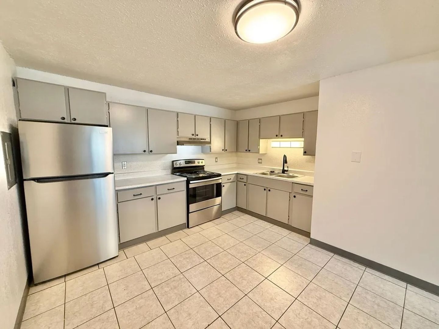 Pueblo Apartment: 2018 Vinewood Ln