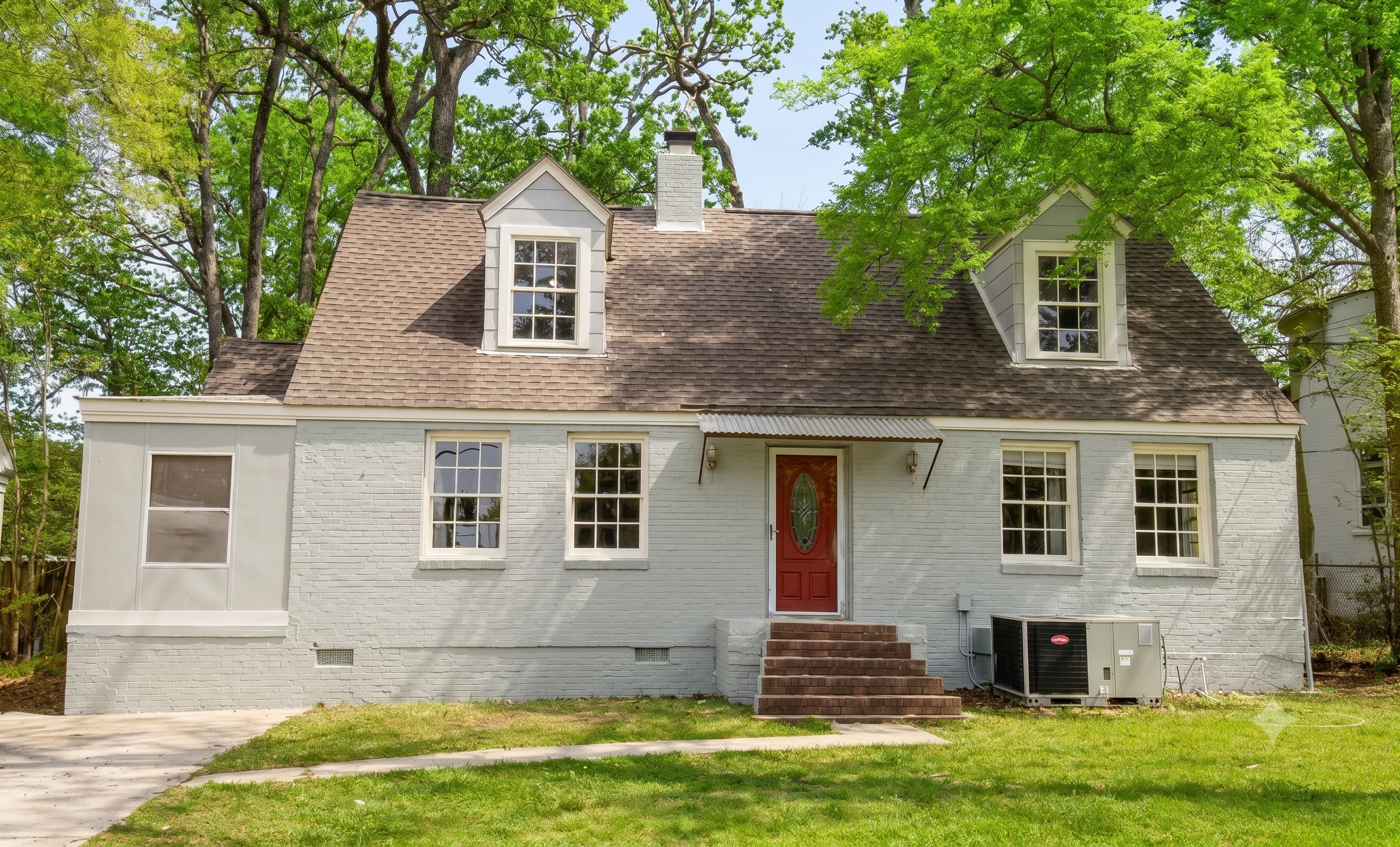 Montgomery House: 2009 Bullard St