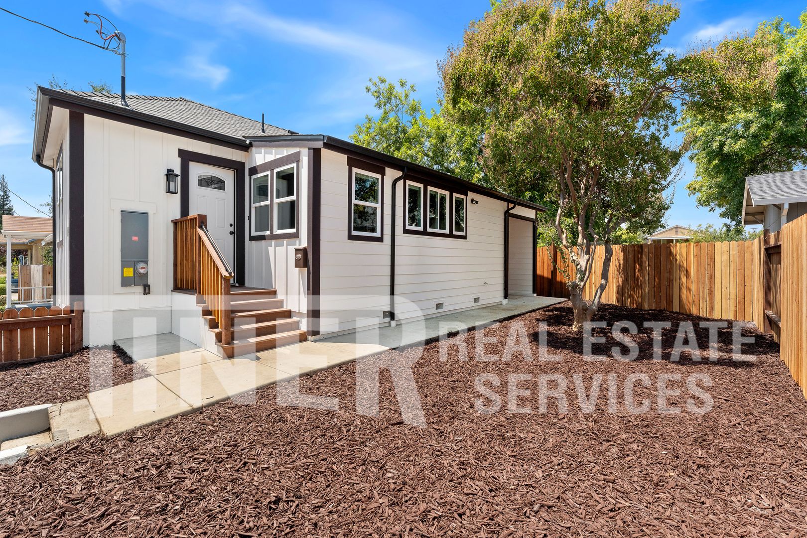Roseville House: 1006 Oakland Ave