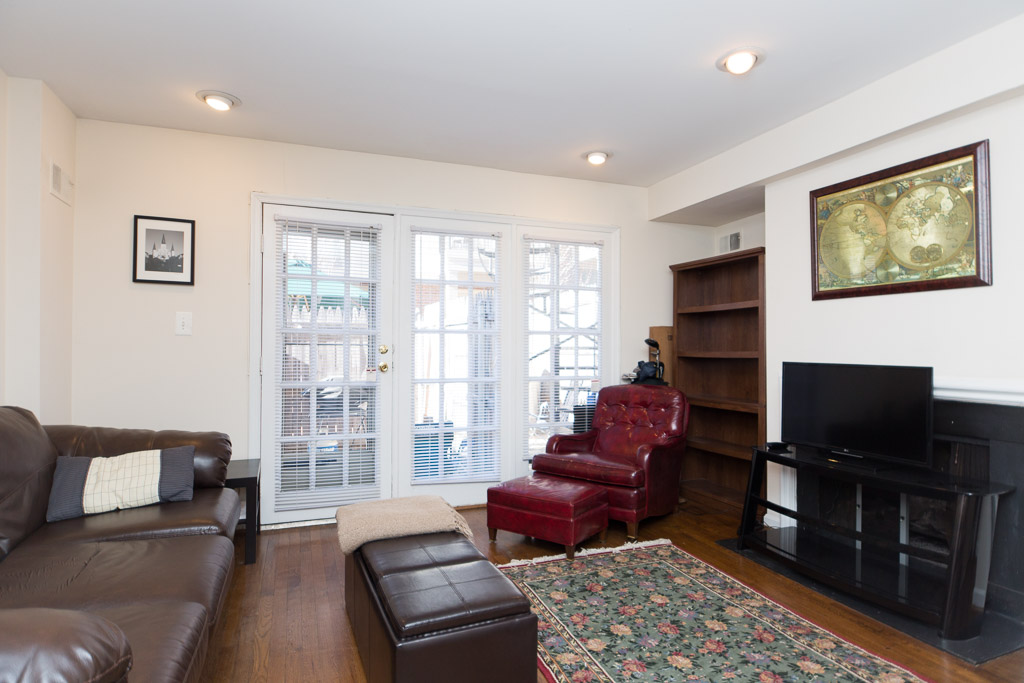 Washington Condo: 4450 Macarthur Blvd NW