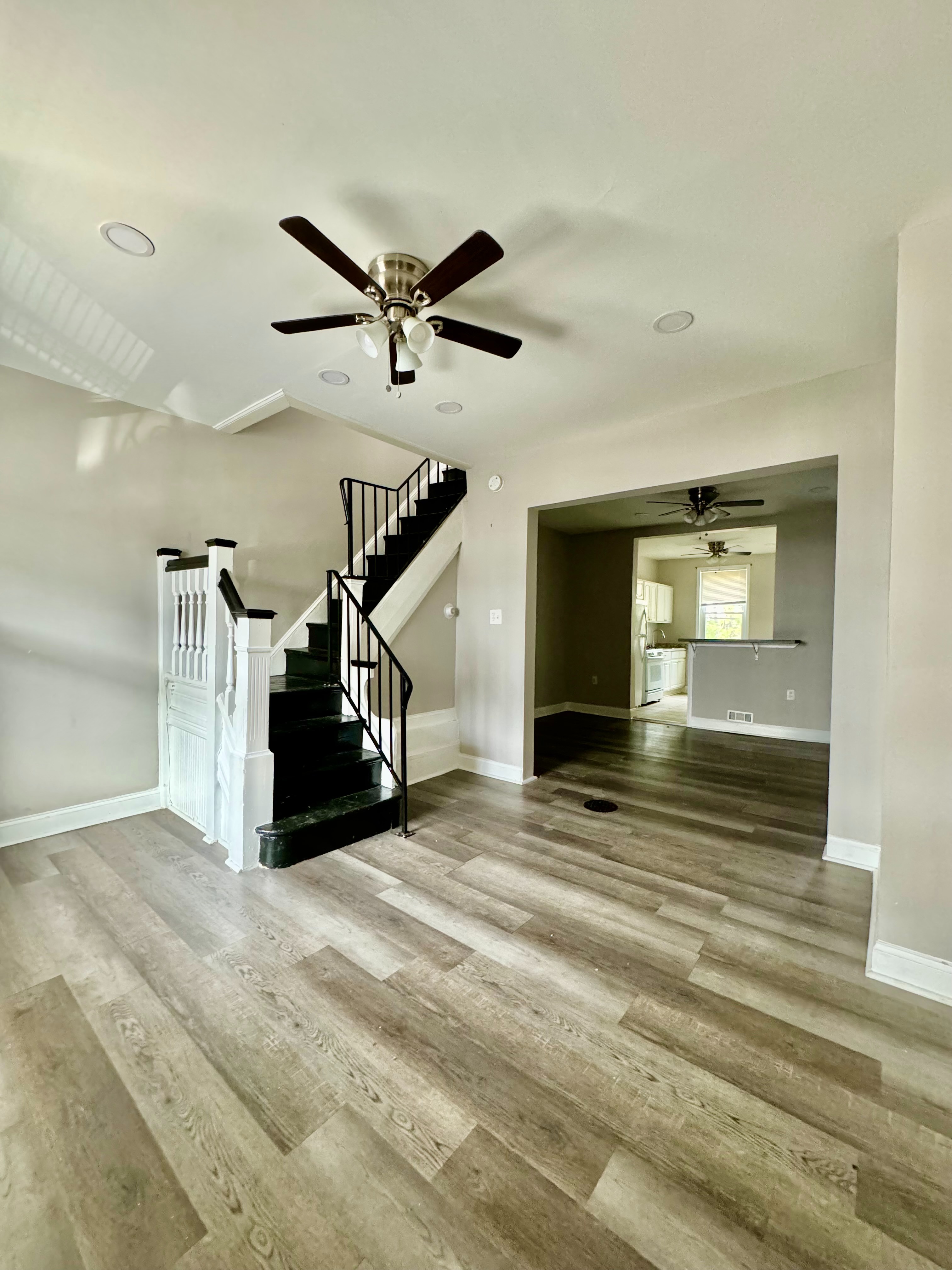 Philadelphia House: 123 N Sickels St