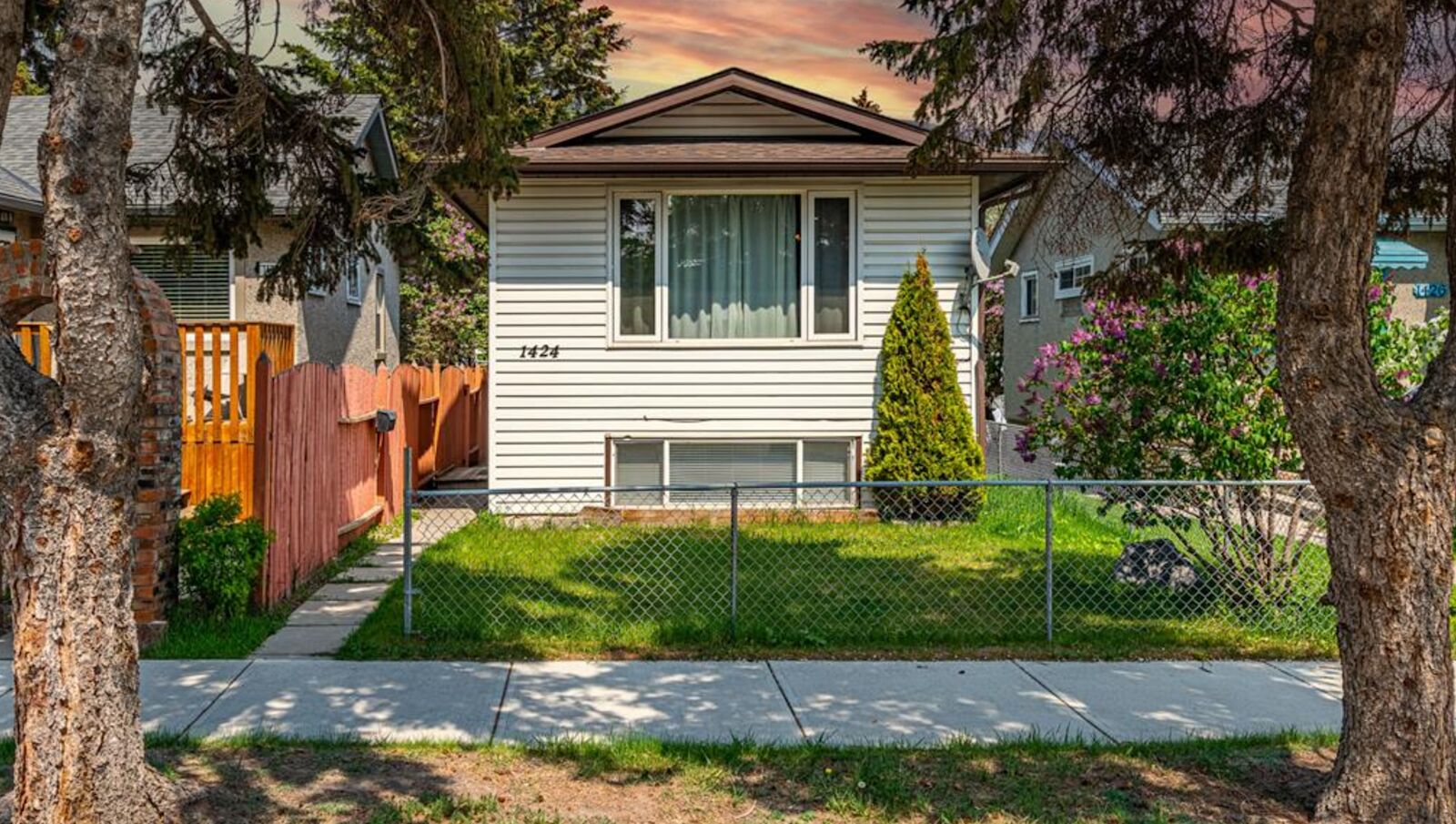 Calgary House: 1424 11 Ave SE