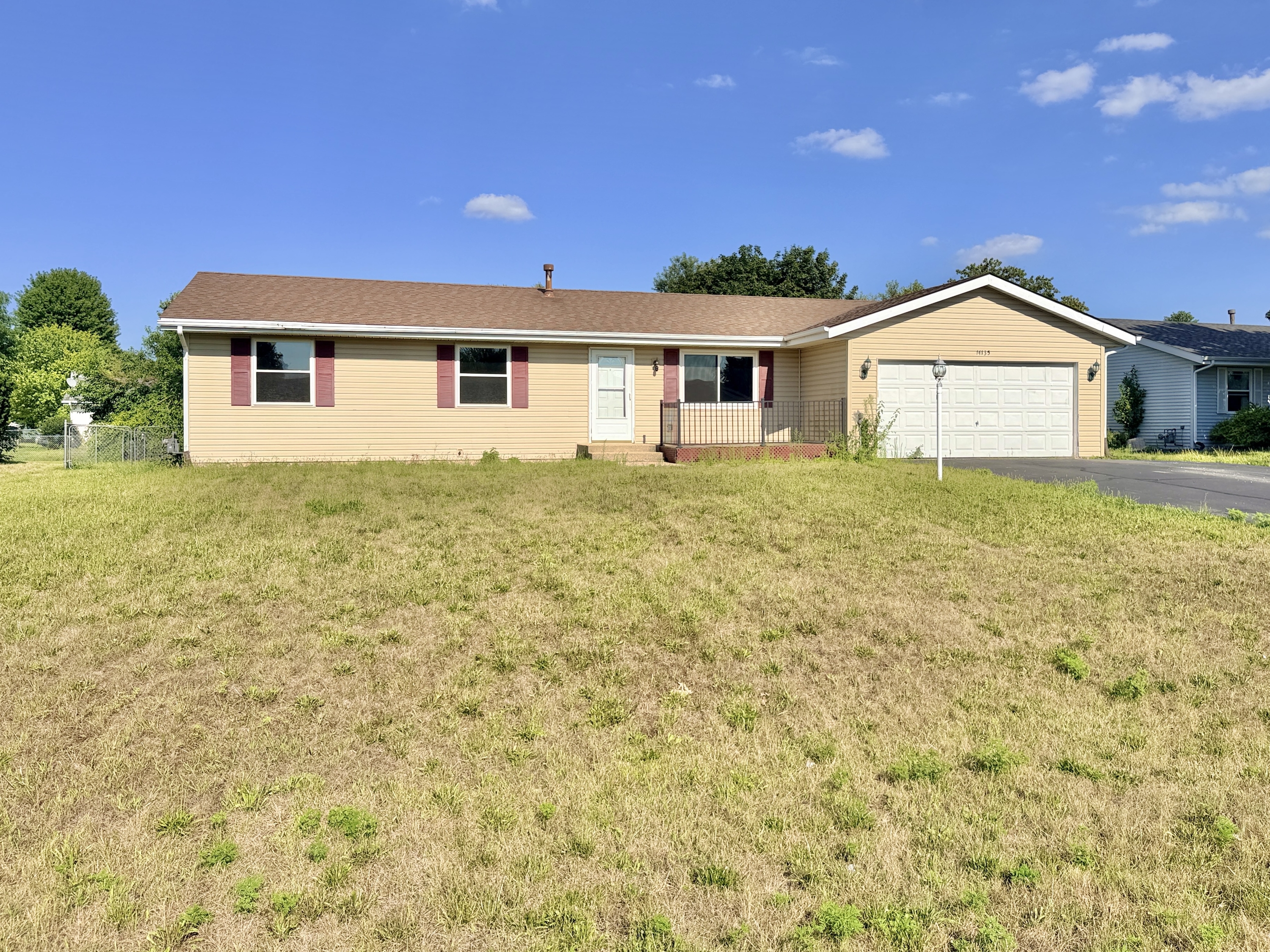 South Beloit House: 14135 De La Tour Dr