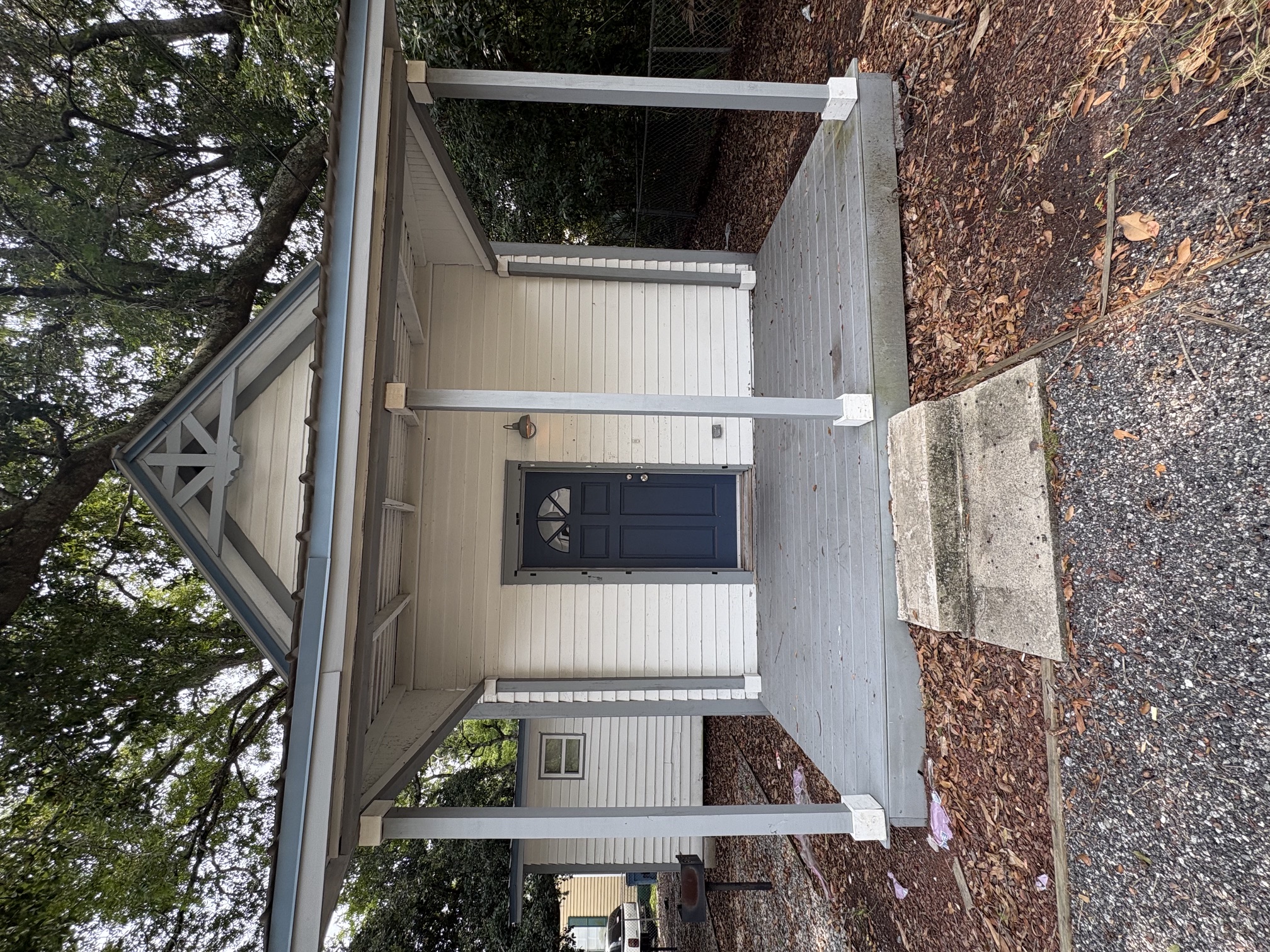 Brunswick House: 1406 Monck St