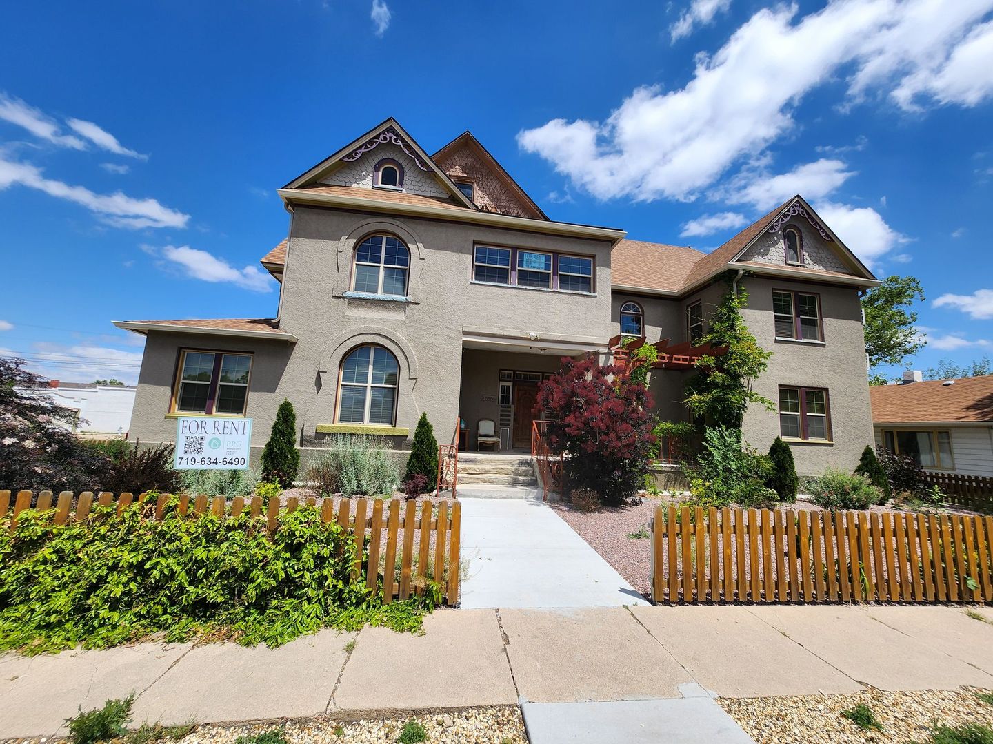 Pueblo Condo: 1000 Carteret Ave