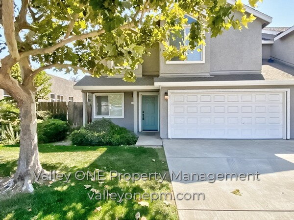 Turlock Townhome: 1180 E Monte Vista Ave