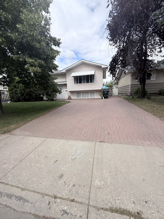 242 Carleton Dr, Saskatoon