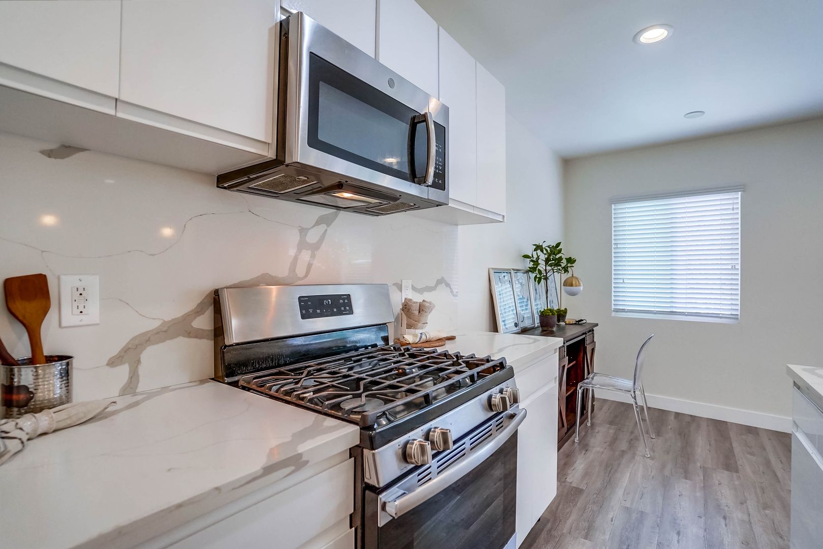 Inglewood Condo: 715 Marlborough Ave