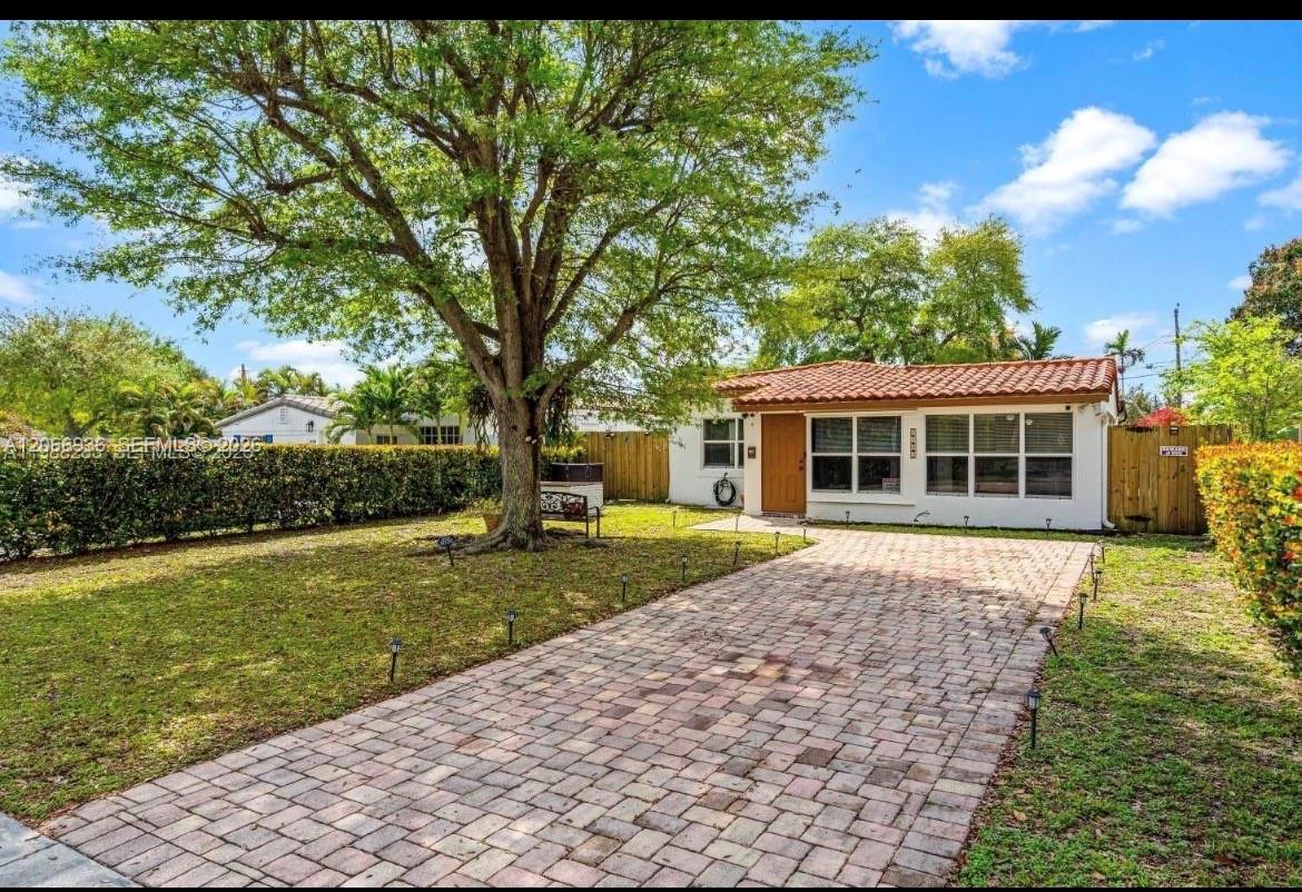 North Miami Beach Condo: 1482 NE 175th St, North Miami Beach FL 33162