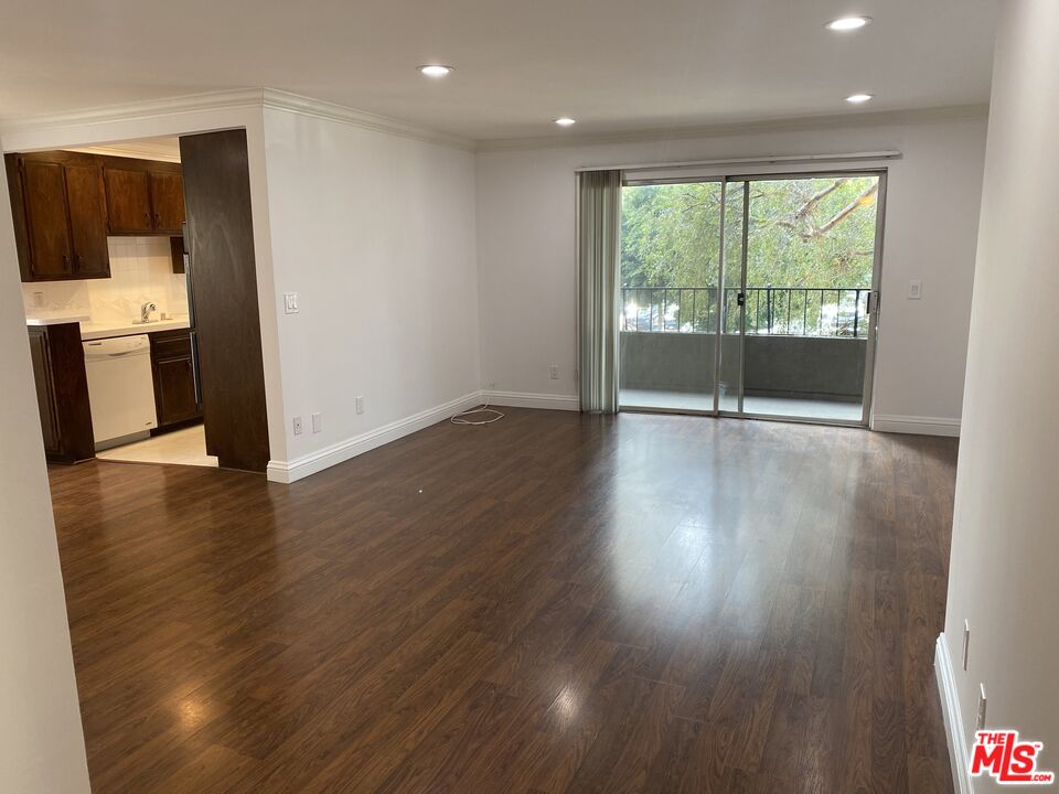 Los Angeles Condo: 1224 South Barrington Ave