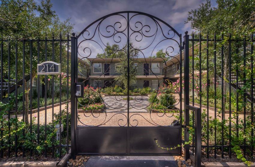 Houston Condo: 214 West 17th St