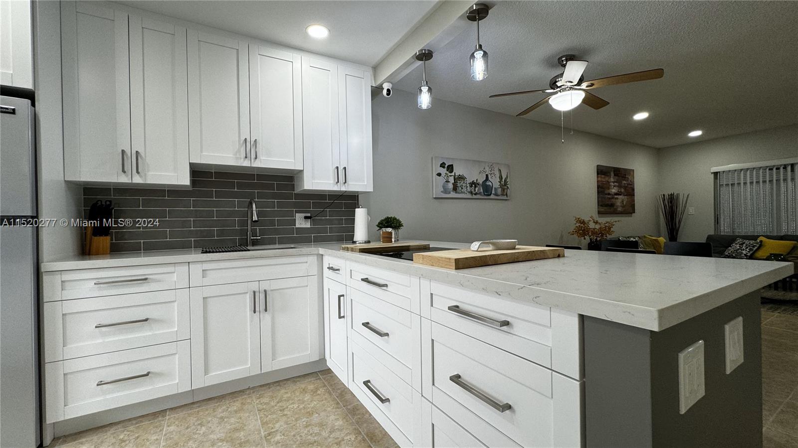 Hollywood Condo: 5200 Washington St