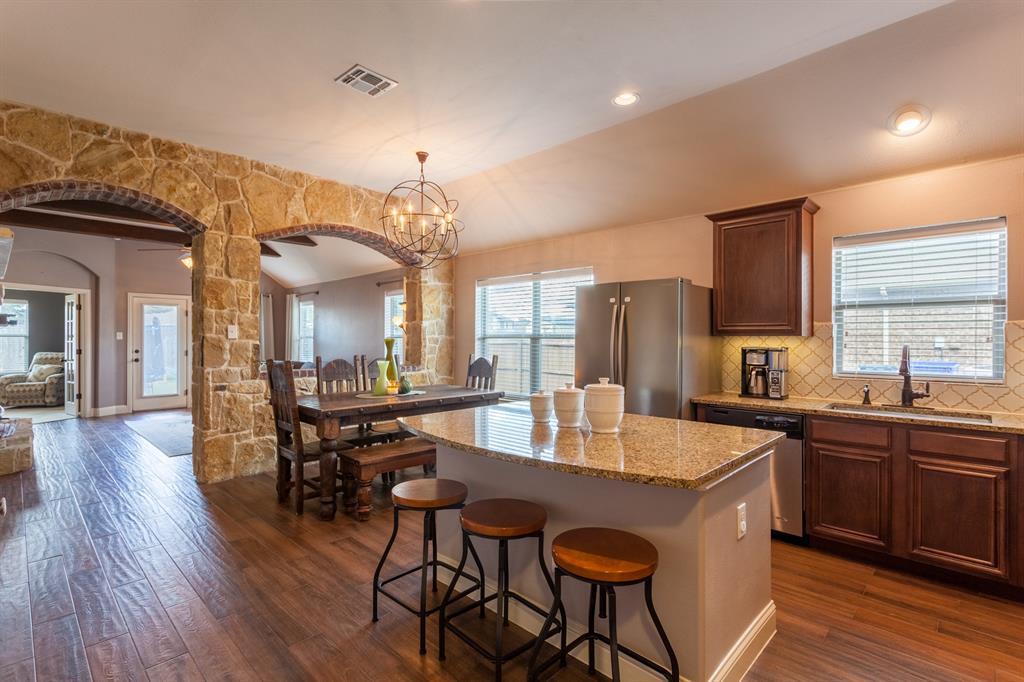FORNEY Condo: 231 Archer Way