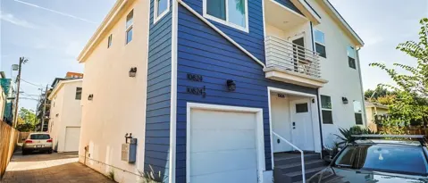 Los Angeles Condo: 10826 Morrison St