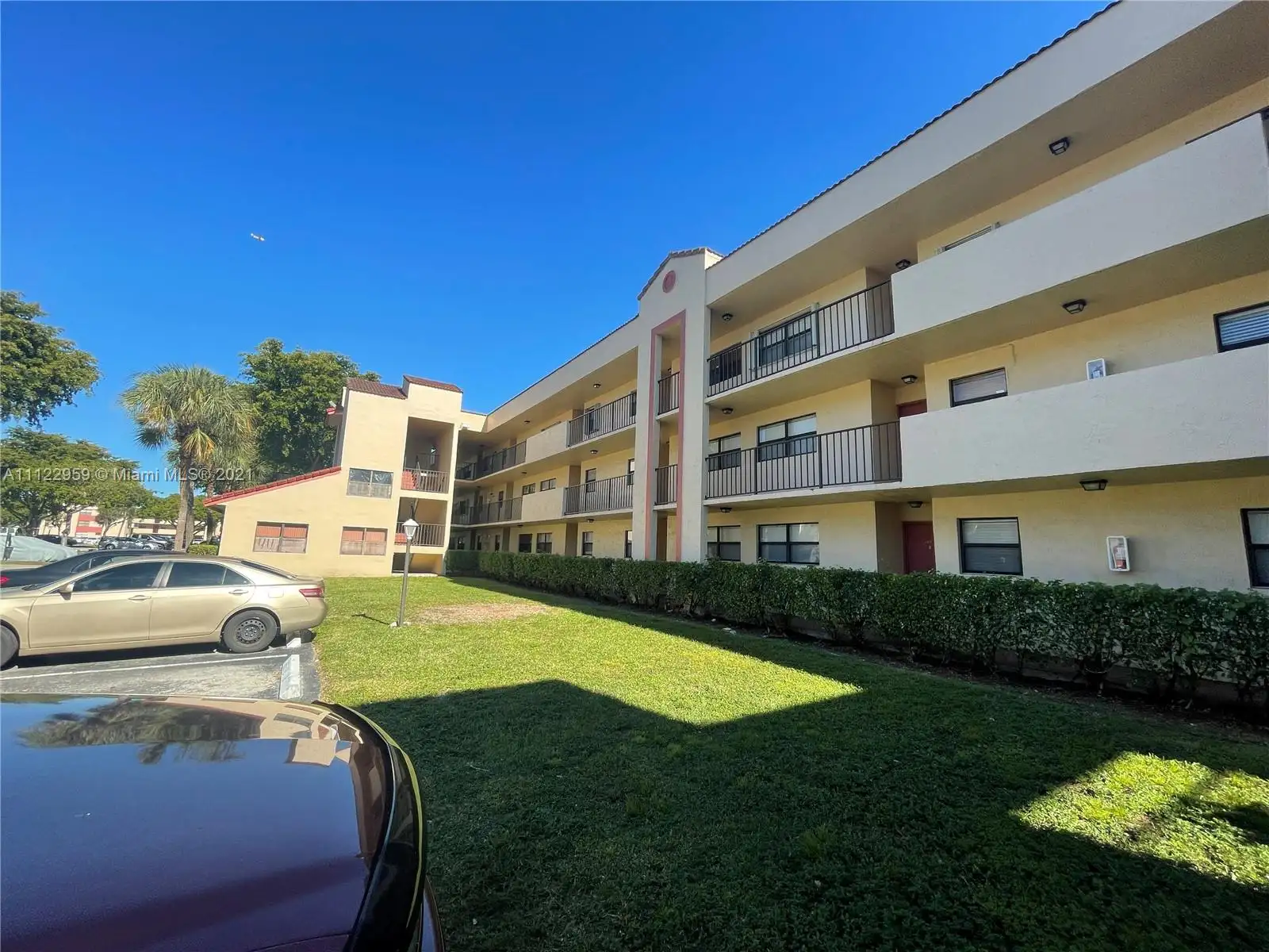 Miramar Condo: 3400 Foxcroft Rd