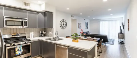 Los Angeles Condo: 1439 N Poinsettia Pl
