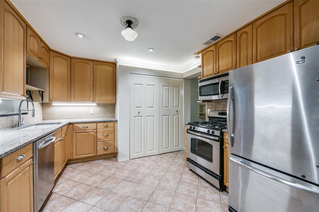 Dallas Condo: 10518 Newcombe Dr