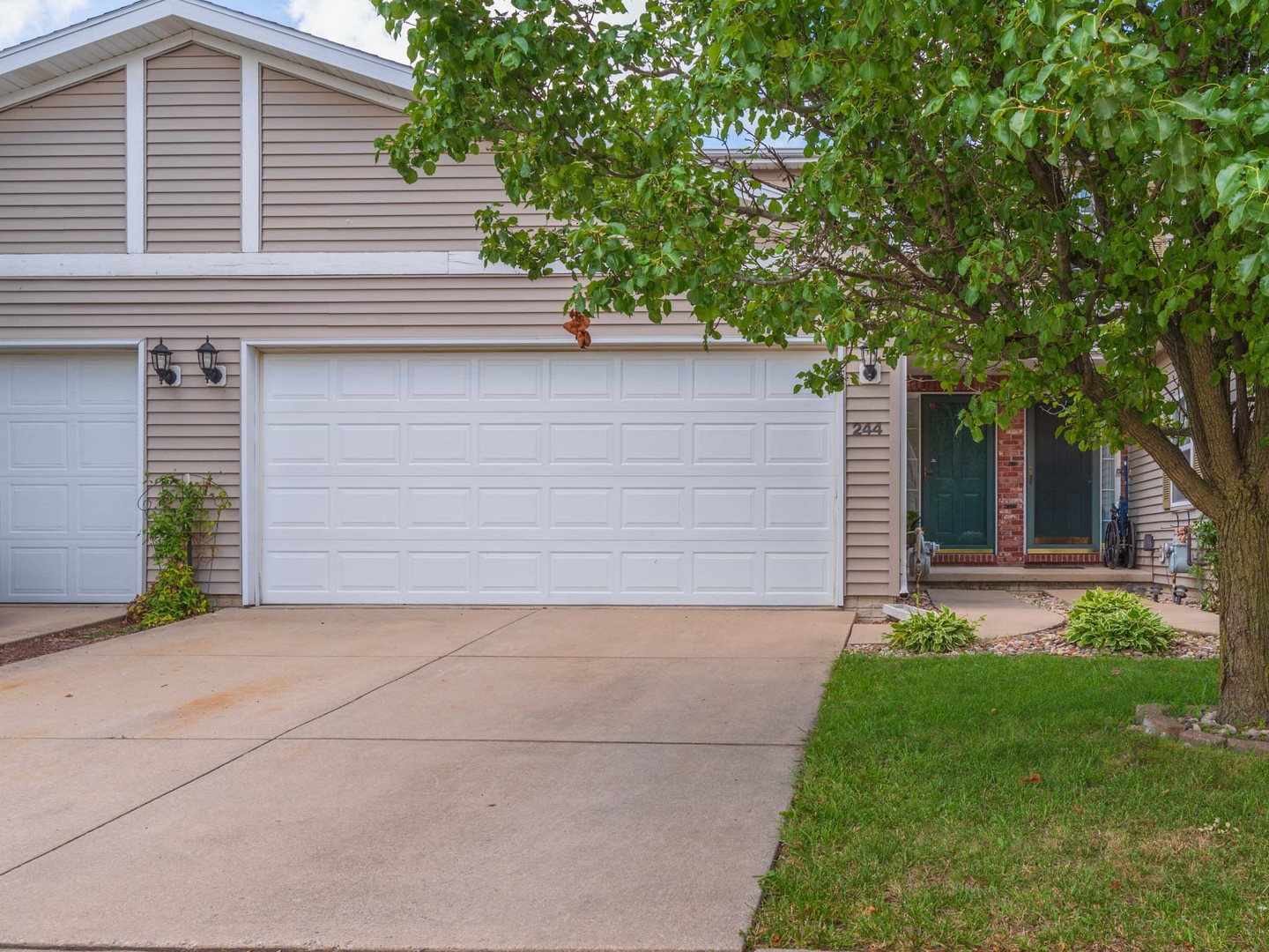 Normal Condo: 244 Parktrail Rd