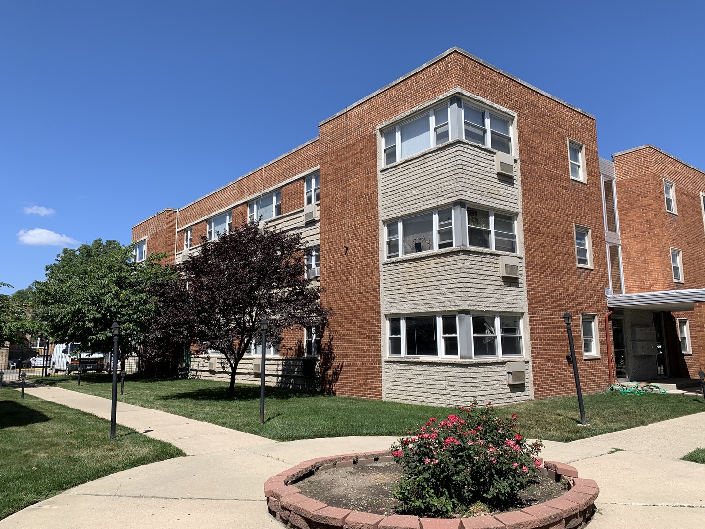 Chicago Condo: 2411 West Balmoral Avenue