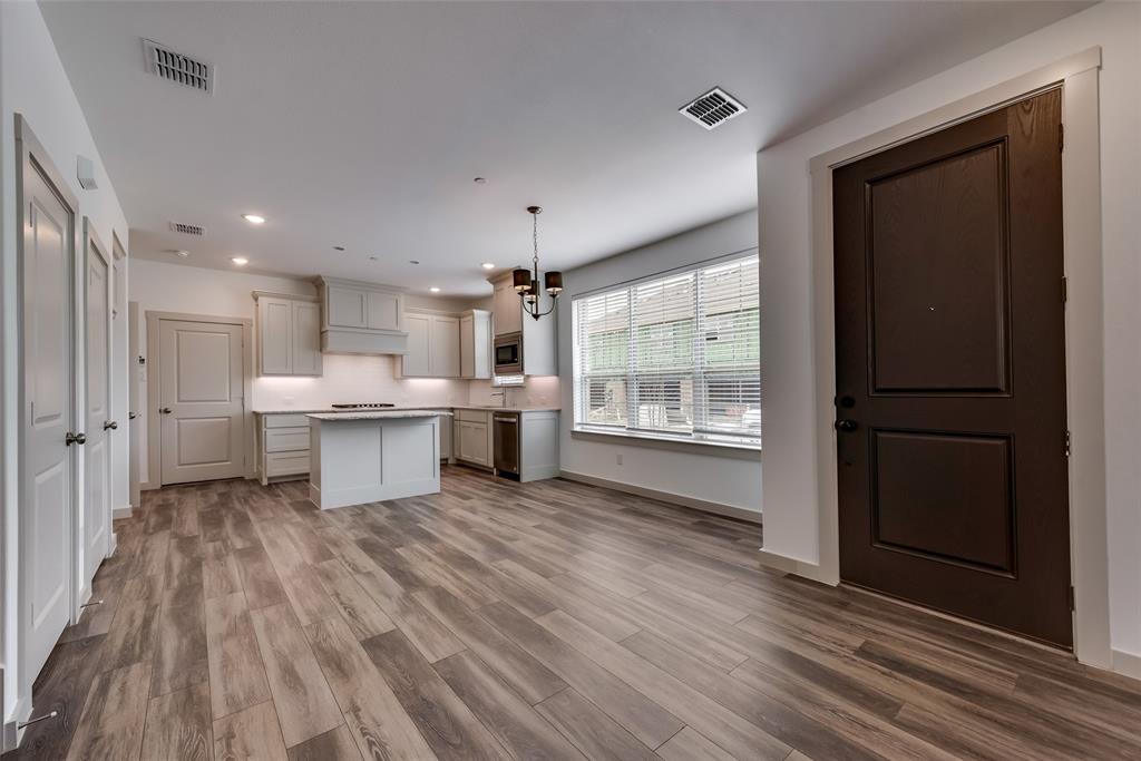 IRVING Condo: 539 Cobblestone Ln