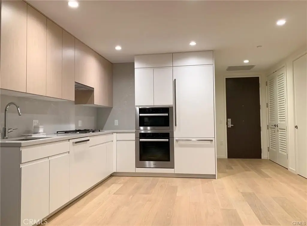 Los Angeles Condo: 877 Francisco St 1005
