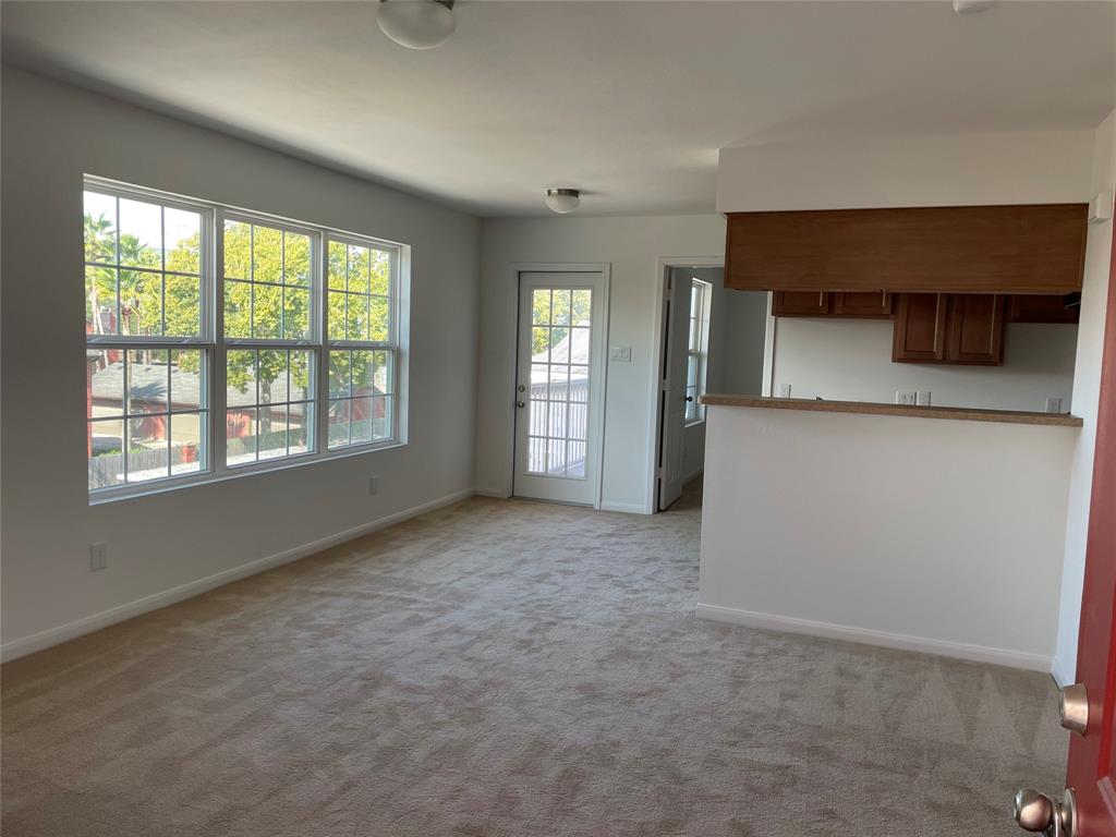 Houston Condo: 2750 Holly Hall St