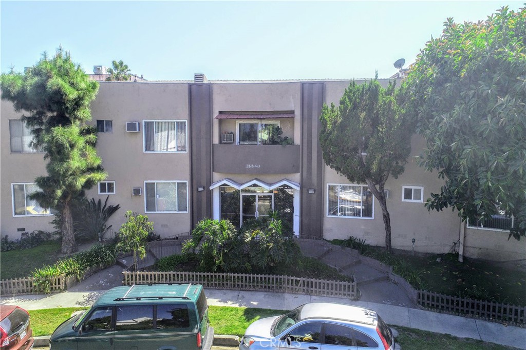 Encino Condo: 15540 Moorpark St