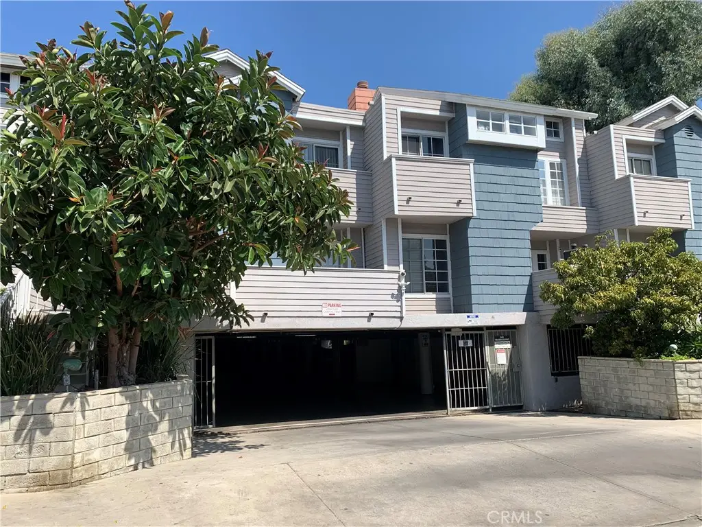 Winnetka Condo: 20235 Keswick St