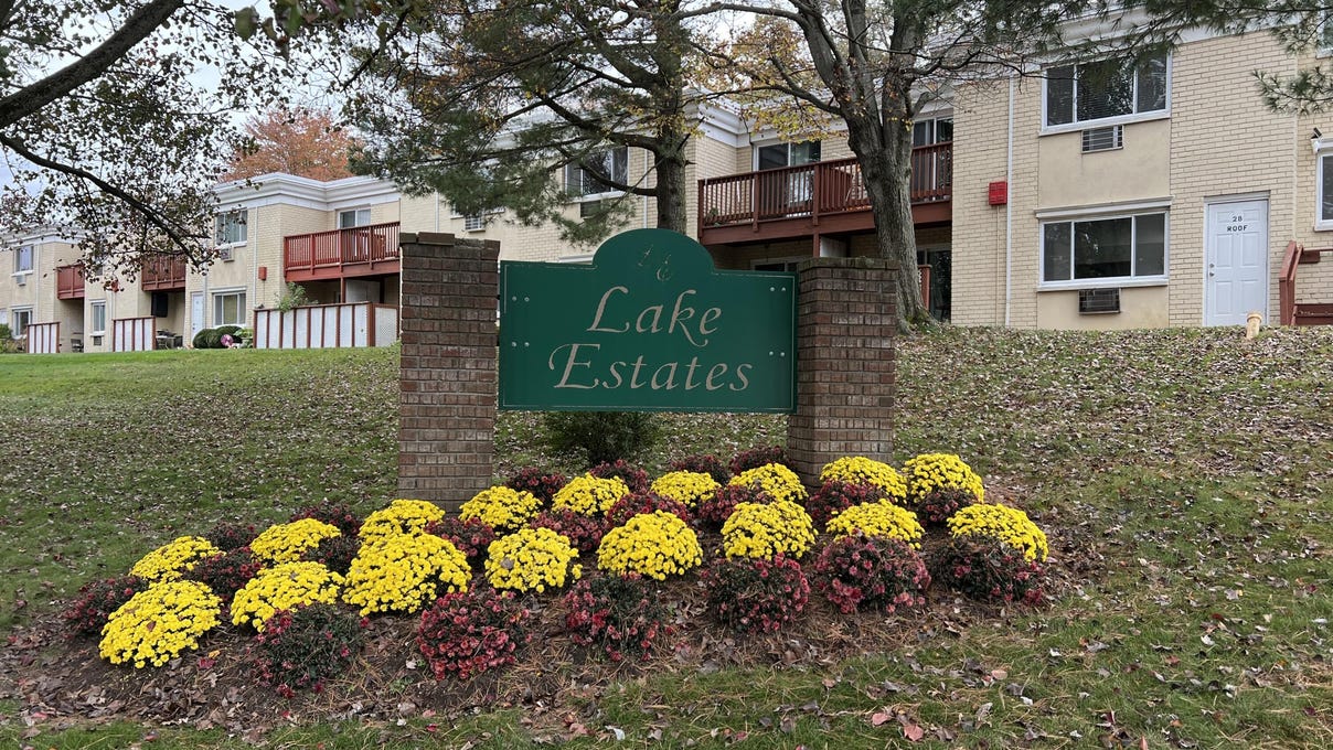 East-Brunswick Condo: 2 Lk Ave